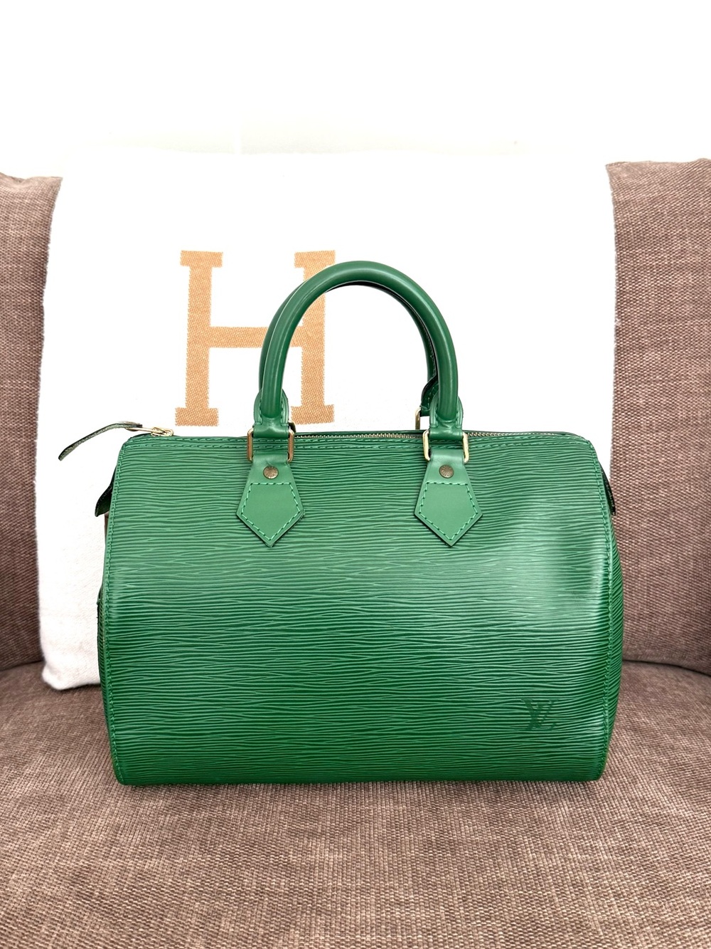 Authentic Louis Vuitton Speedy 25 green epi leather satchel bag  M43014 LV